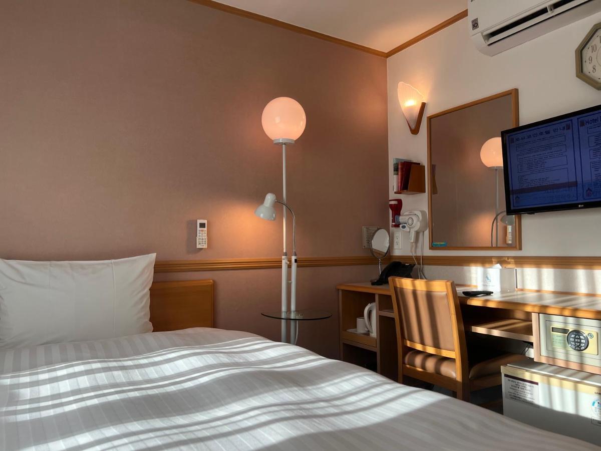 Toyoko Inn Busan Seomyeon Экстерьер фото